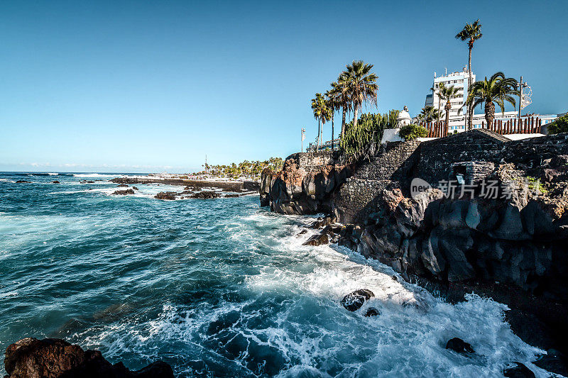 悬崖跌落在西班牙特内里费岛的Puerto de la Cruz